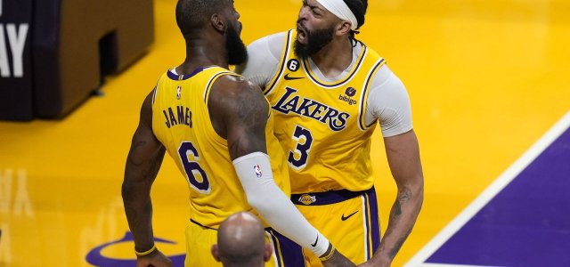 Em Los Angeles, Curry brilha e Warriors batem Lakers no jogo de