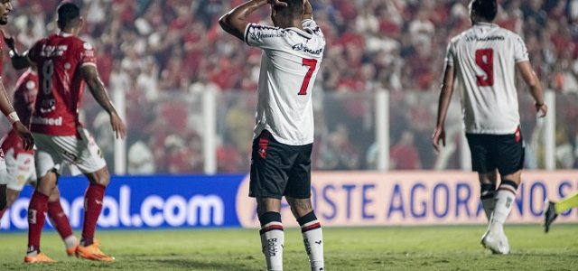 Vila Nova lamenta chances de gol perdidas após tropeço no OBA
