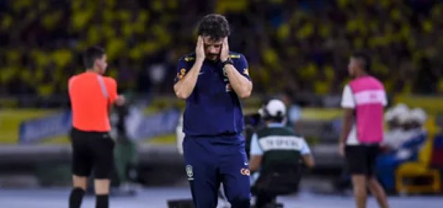 De virada, Brasil sofre a primeira derrota na história das Eliminatórias  para a Colômbia - Esportes DP