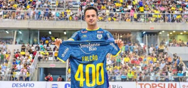 Falcão se despede da Seleção Brasileira de Futsal com mais de 400 gols e  apontado como o maior de todos os tempos