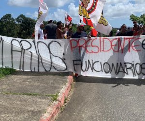 Protesto de torcedores do Vitória no Barradão