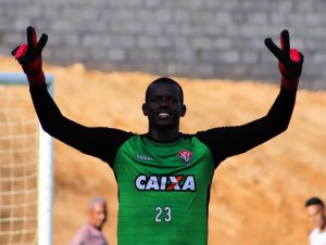 Fábio Mota diz que goleiro Caíque tem proposta pra sair do Vitória; jogador se pronuncia