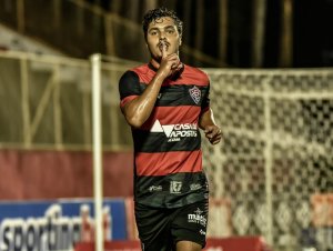 Fora dos planos do Vitória, Alisson Farias segue no mercado em busca de novo clube