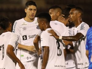 Marinho incentiva garotos após derrota do Santos na Copinha: 