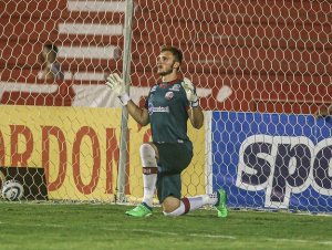 Em noite inspirada dos goleiros, Náutico e Campinense empatam sem gols pela Copa do Nordeste