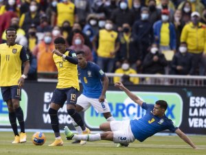 Brasil empata com Equador em jogo cheio de polêmicas pelas Eliminatórias 