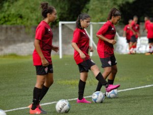 Vitória encerra atividades do futebol feminino; entenda