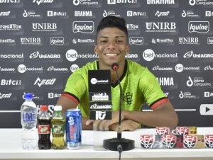Promessa do Vitória, Alisson Santos faz avaliação própria e reconhece: ''Preciso melhorar'' 