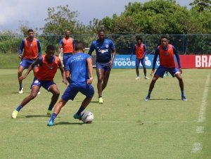 Com treino tático, Bahia segue preparação para estreia na Série B 