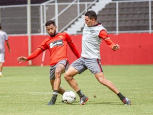 Com Jadson e reforços, elenco do Vitória treina para enfrentar o Floresta pela Série C