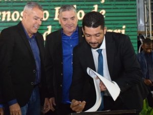 Atlético de Alagoinhas recebe escritura de terreno para construção de CT