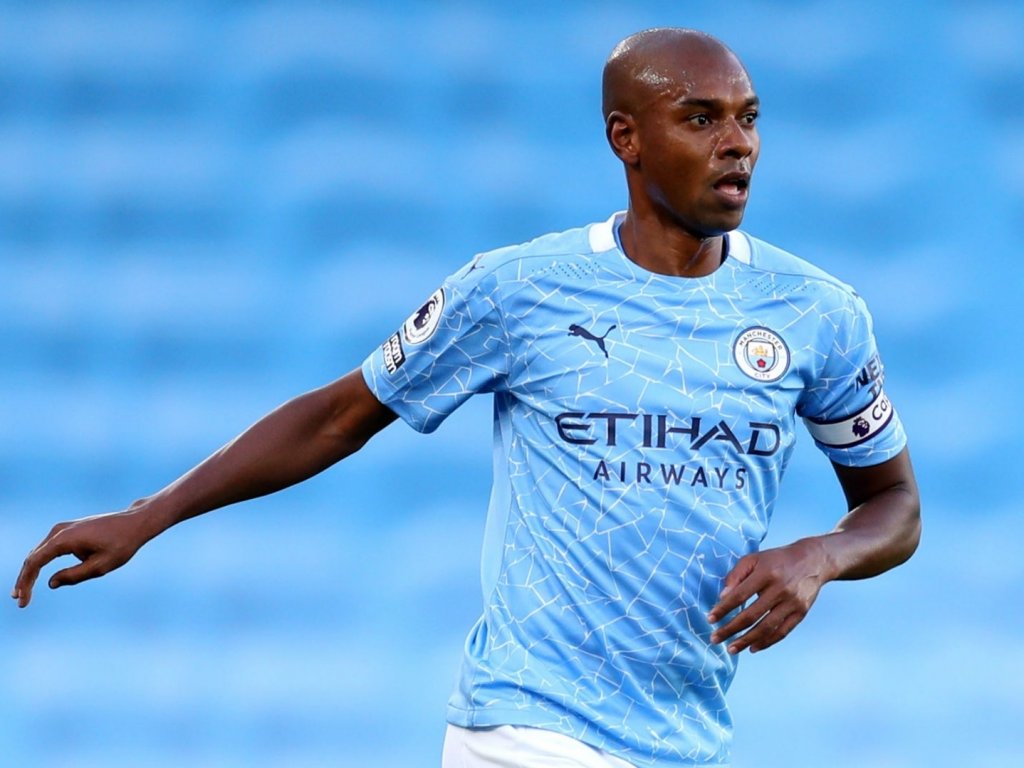 Jovem Pan Esportes on X: 2️⃣6️⃣0️⃣ VEZES FERNANDINHO!👏 Ídolo do  Manchester City, Fernandinho chegou a marca de 260 jogos na Premier League,  ultrapassou o Willian e se tornou o brasileiro com mais