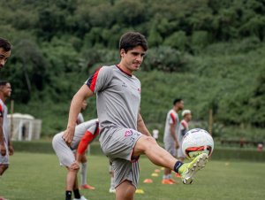 Fabiano Soares testa opções para suprir ausências em treino do Vitória; saiba mais
