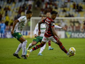 Jogador do Flamengo sofre grave lesão e pode perder o resto da temporada