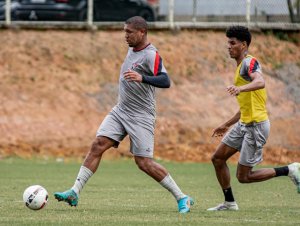 Vitória finaliza preparação para encarar o Botafogo-SP; equipe titular terá novidades
