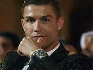 Cristiano Ronaldo curte férias na Espanha com carrões, jatinho e mansão luxuosa