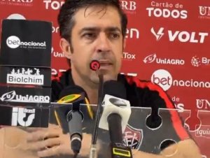 Apresentado, João Burse tem esperança em classificação do Vitória: ''Podemos sair dessa situação''