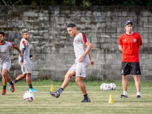 Vitória faz penúltimo treino em Salvador antes de enfrentar o Altos-PI