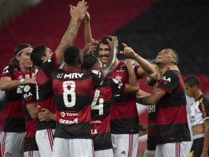Ex-jogador do Flamengo tem dívida de quase de R$ 150 mil em banco