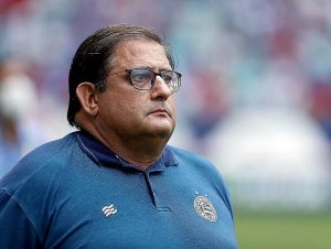 Bahia anuncia demissão do técnico Guto Ferreira 