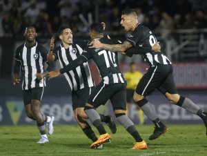  Botafogo vence o RB Bragantino fora e encosta no G-6 da Série A