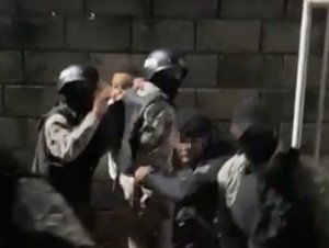 Novo vídeo mostra confusão entre torcedores do Vitória e seguranças no Barradão; assista
