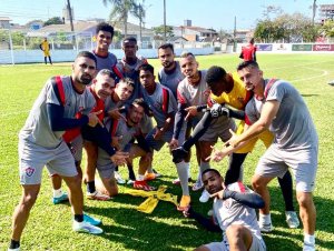 Em Santa Catarina, Vitória encerra preparação para duelo contra o Figueirense