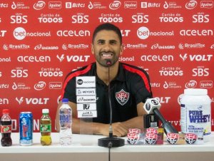 Tréllez fala sobre renovação com o Vitória e jogo contra o ABC: ''Importante e determinante''