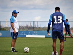 Bahia faz treino técnico e segue viagem para Criciúma nesta terça