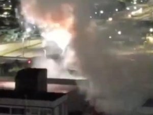 Torcedores do ABC soltam fogos na madrugada perto de hotel da delegação do Vitória; veja vídeo