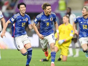 Japão vence a Alemanha de virada e fica na liderança provisória do Grupo E