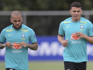 Thiago Silva e Dani Alves podem bater recorde histórico do Brasil em Copas do Mundo