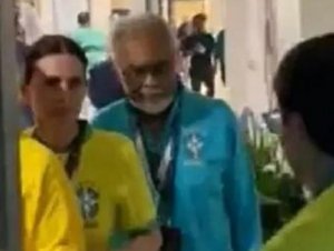 Vídeo: Gilberto Gil é insultado por bolsonaristas durante jogo do Brasil na Copa do Mundo
