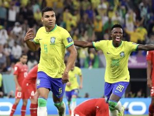 Com golaço de Casemiro, Brasil vence Suíça e está classificado para as oitavas