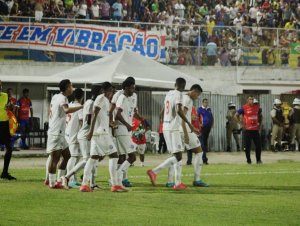 Bahia vence, garante primeira colocação e rebaixa o Doce Mel no Campeonato Baiano