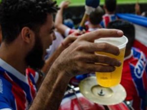 Bahia anuncia promoção de cerveja de graça contra o Fortaleza; saiba detalhes