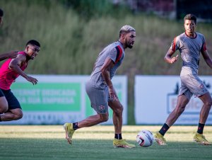 Expulso contra o Sergipe, Tréllez desfalca o Vitória na próxima partida pela Copa do Nordeste