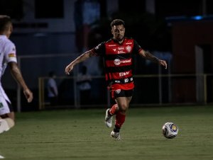  Wellington Nem comemora retorno ao futebol após estreia no Vitória 