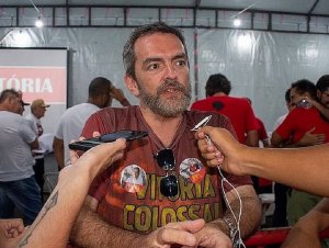 Mesmo com pressão da diretoria, Fábio Mota estaria 'irredutível' sobre sua saída do Vitória