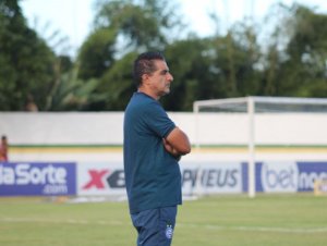 Paiva reconhece má atuação do Bahia, mas reclama de sequência de jogos: ''Nós precisamos treinar''