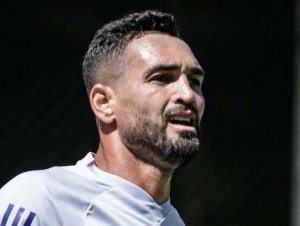 Atacante ex-Bahia explica discussão no vestiário após derrota do Cruzeiro: ''Conversa acalorada''