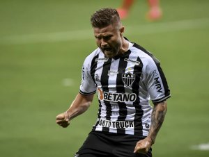 Bahia e Vasco disputam contratação de atacante do Atlético-MG