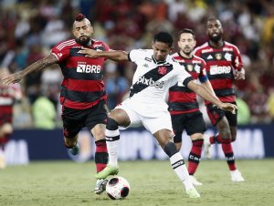 Flamengo vence o Vasco e vai à final do Carioca