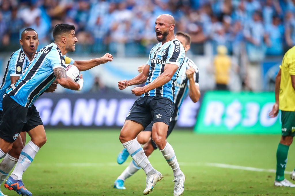 Grêmio pode ter atacante de 19 anos como titular contra o Ypiranga, no  sábado