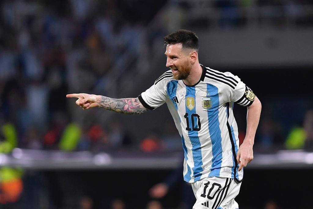 Messi 800 gols: em jogo da Argentina, atacante atinge marca histórica