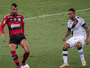 Em momentos opostos, Vasco e Fla disputam clássico pelo Brasileiro