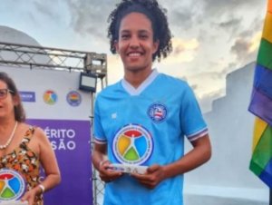 Bahia é homenageado com troféu de Honra ao Mérito LGBT