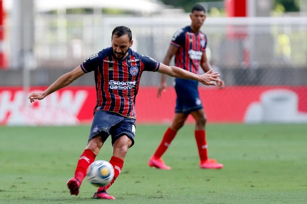 Bahia de Rogério Ceni goleia Atlético-MG e foge do rebaixamento