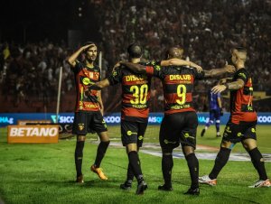 Sport goleia o Londrina e diminui distância para o Vitória