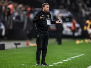 Corinthians anuncia demissão de Luxemburgo 